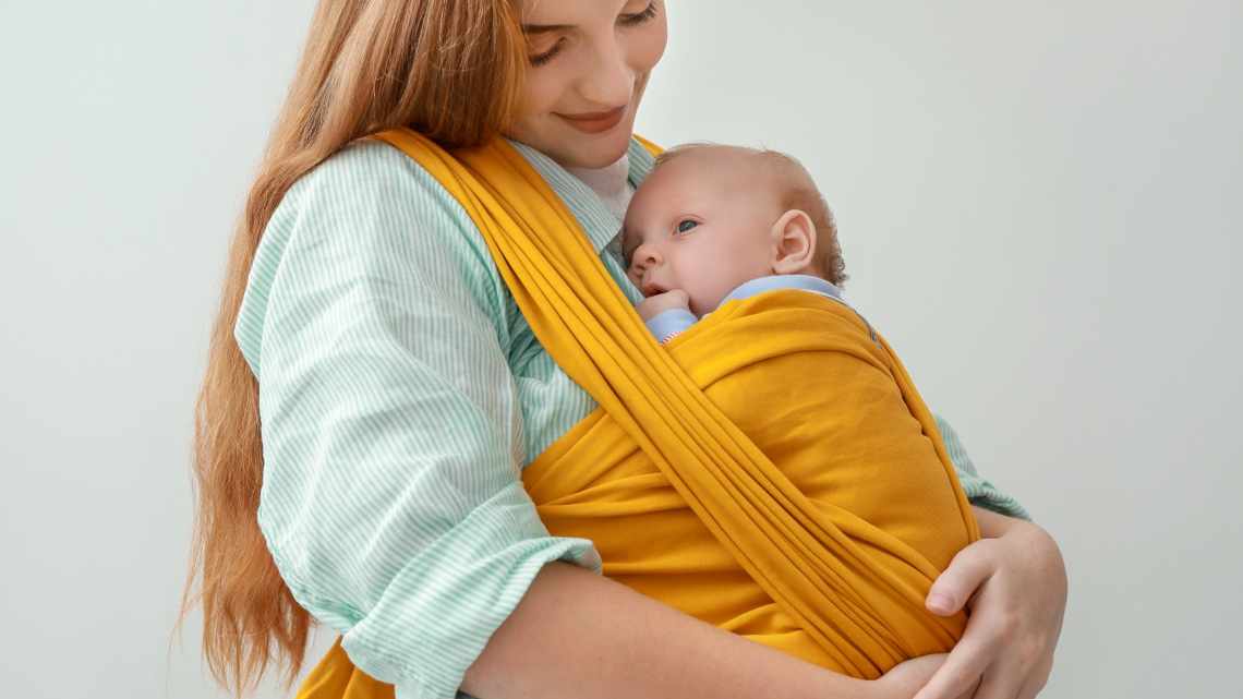 З якого віку мамусі можна носити свою дитину в слінгу
