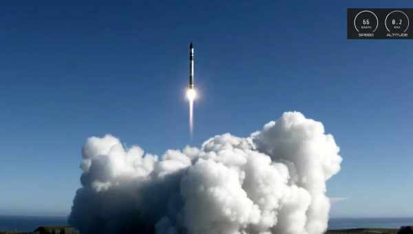Rocket Lab вперше повернула перший ступінь ракети Electron на парашуті